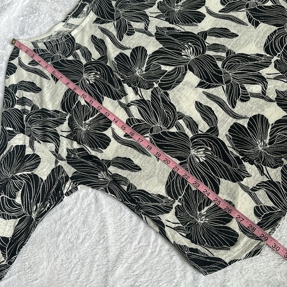 Tahari Women’s Linen Light Breathable Floral Tapestry Feminine Plus Size Top 3x - Picture 6 of 7